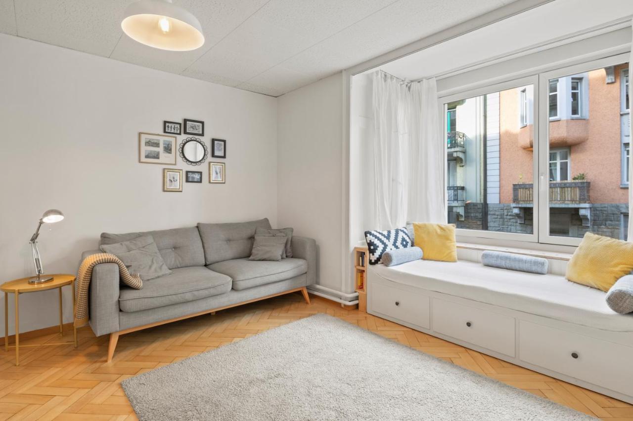 Apartment Modern & *